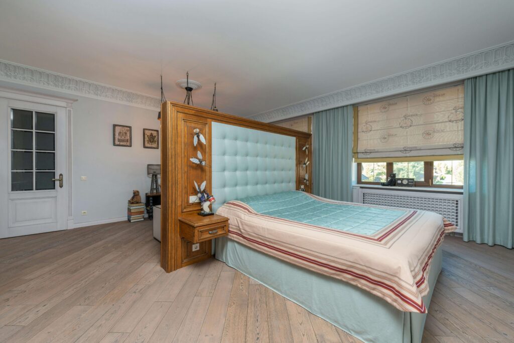 Bed with Wooden Headboard